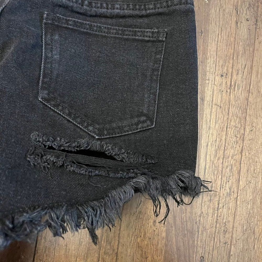 Prettylittlething Cut Off Denim Shorts - Picture 5 of 12
